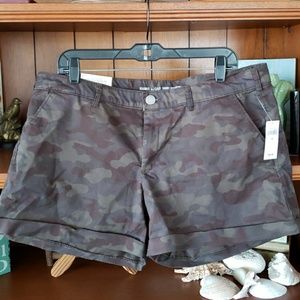 Gap Camoflage skinny boyfriend short